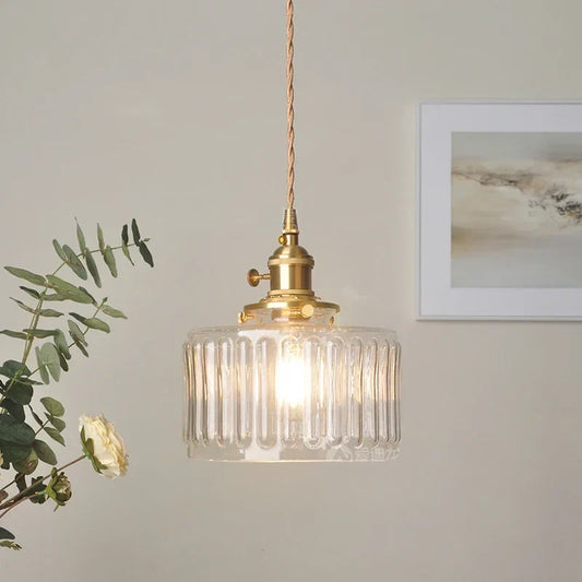 Glaspendel i vintagestil med rillet skærm og guld finish