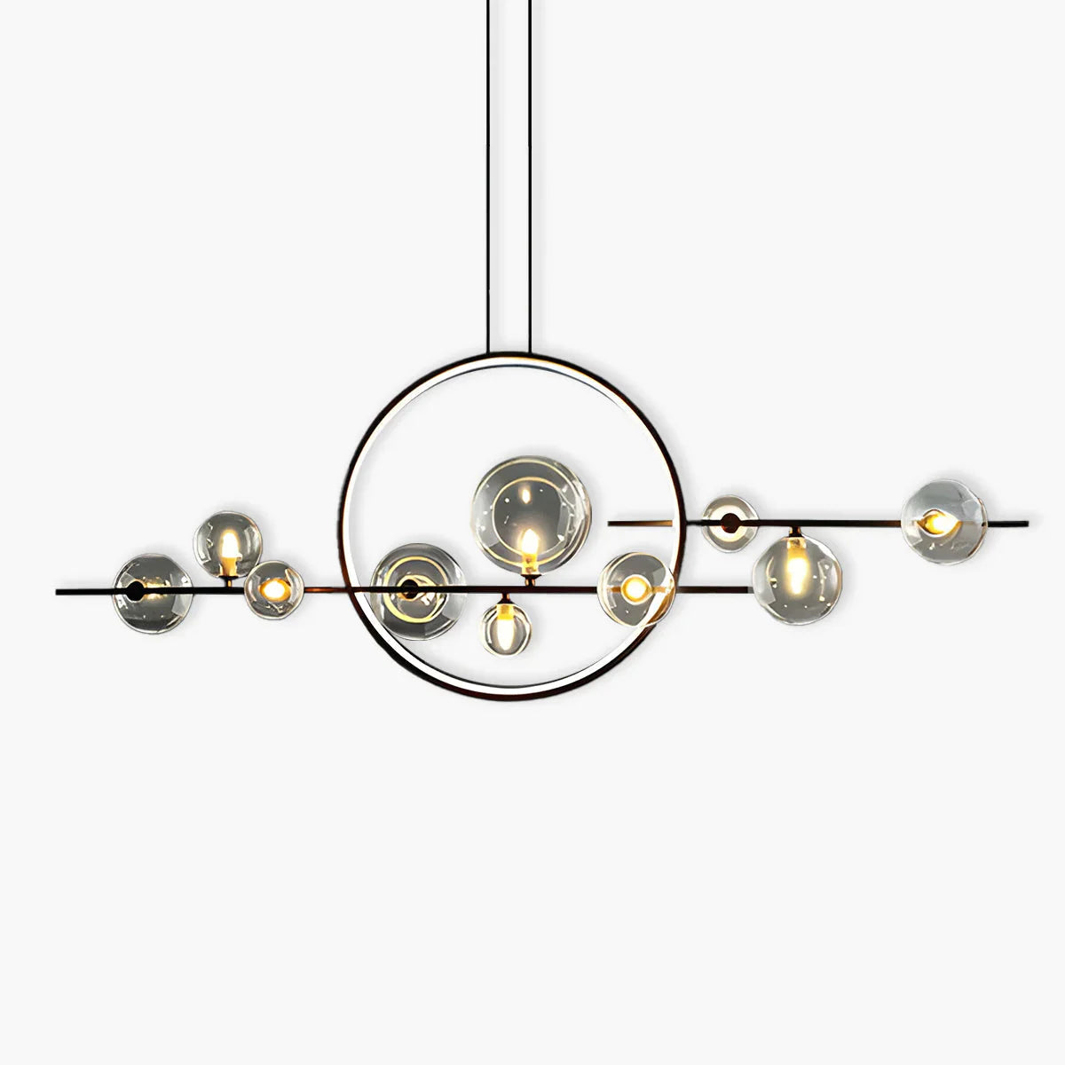 Moderne loftlampe med kugleformede skærme og geometrisk LED-ring