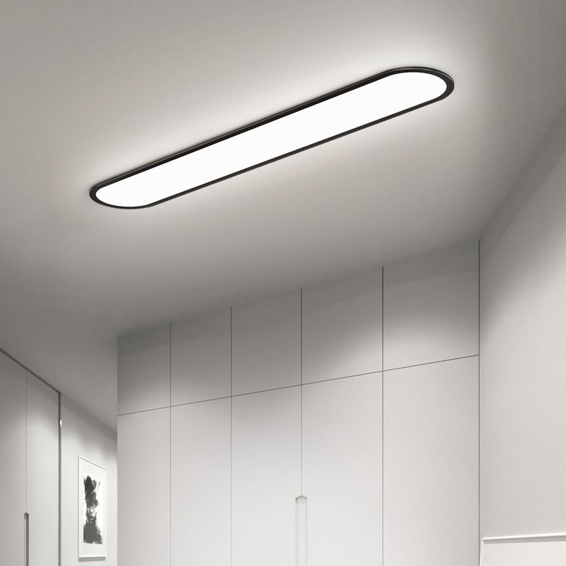 Slank oval plafond i sort eller hvid - Lumzi