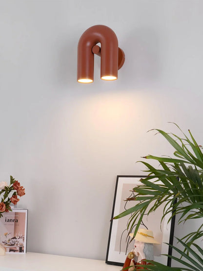 Bueformet LED-væglampe i moderne design
