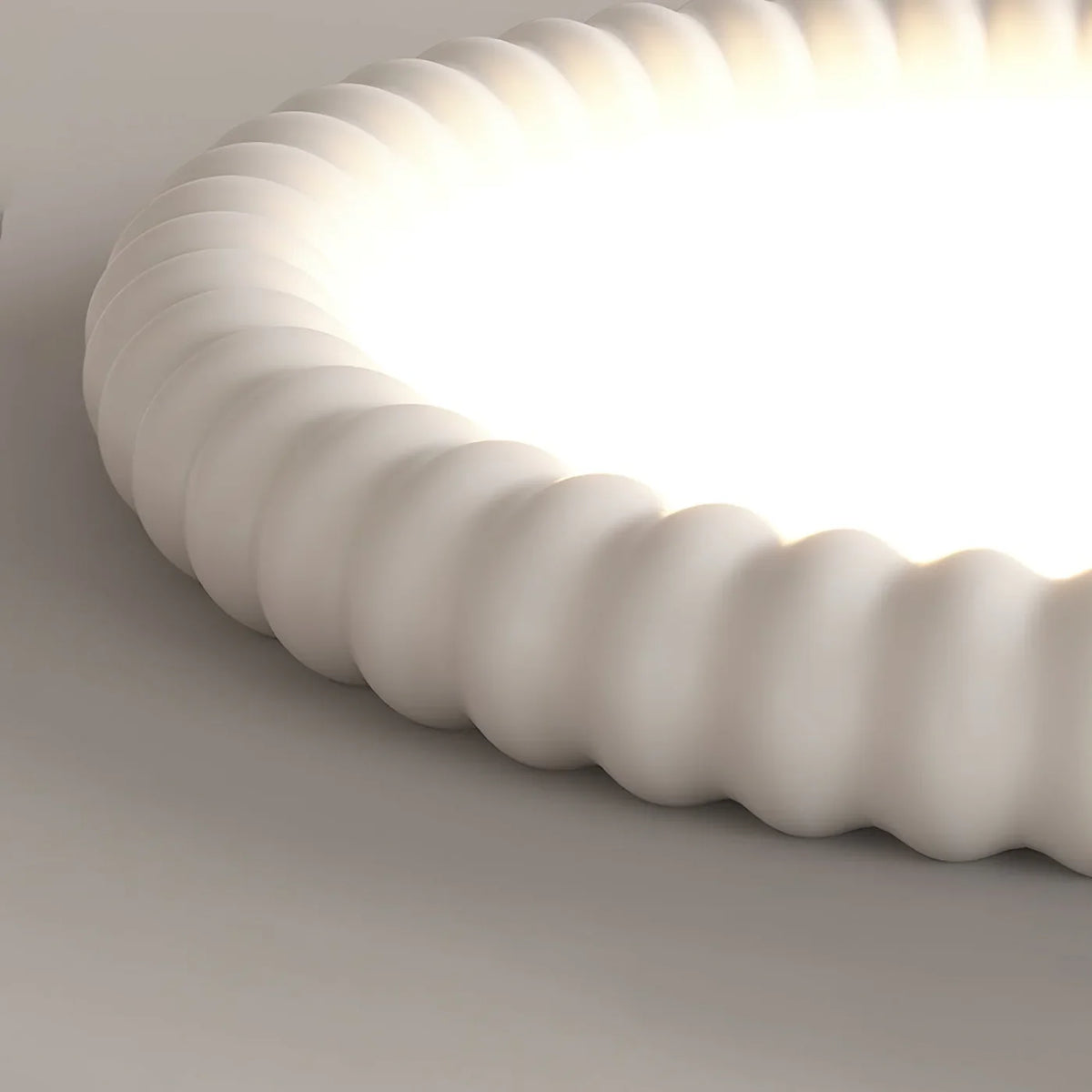 Moderne loftlampe med LED og dekorativ bølgeramme