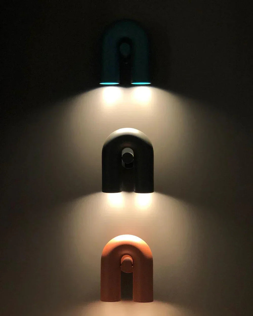 Bueformet LED-væglampe i moderne design