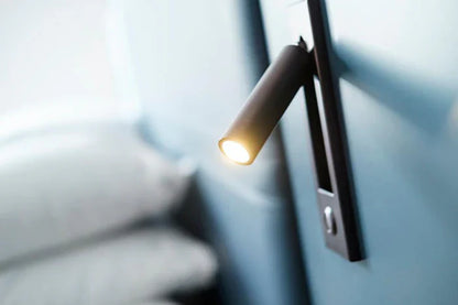 Justerbar LED-væglampe til læsning