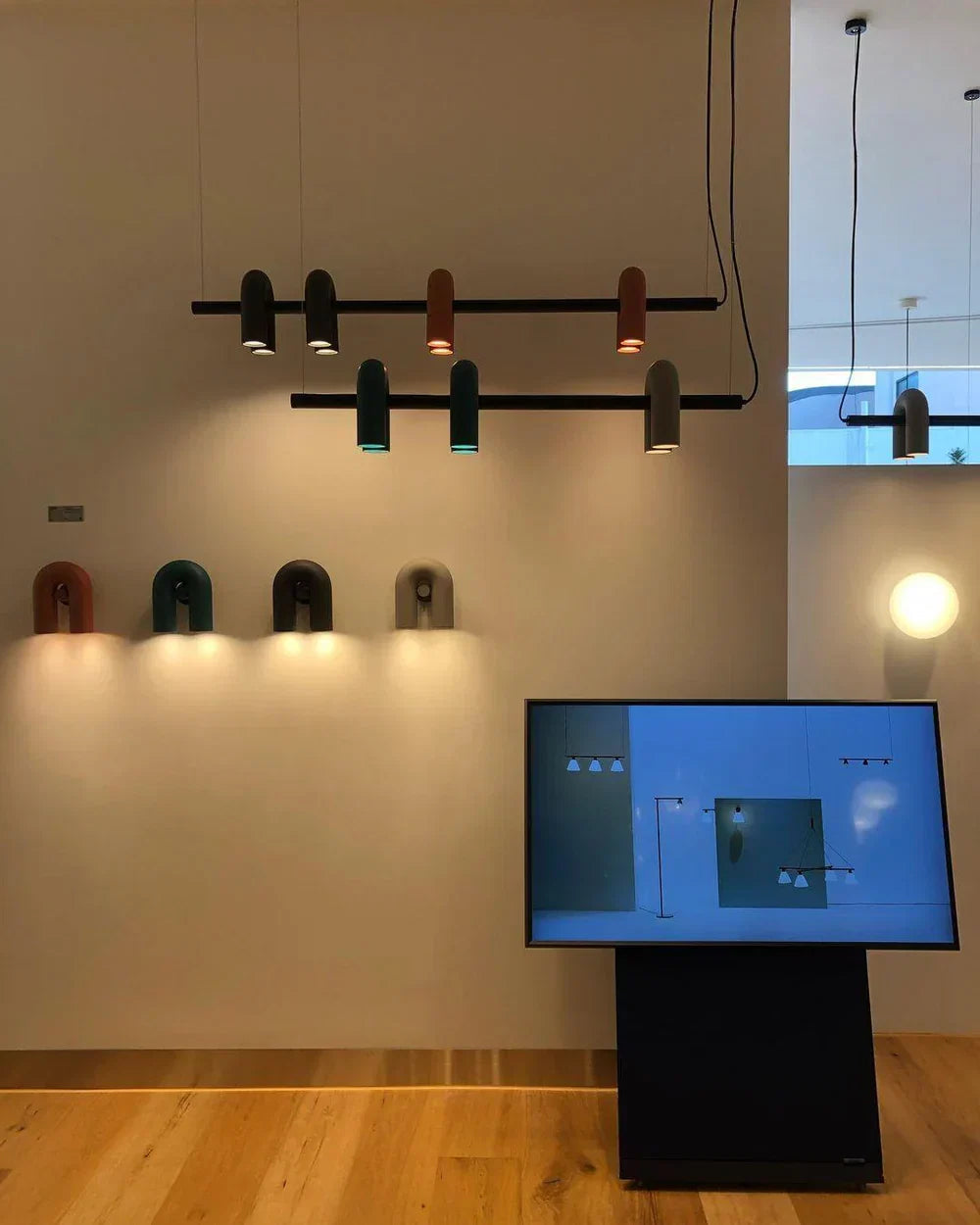 Bueformet LED-væglampe i moderne design