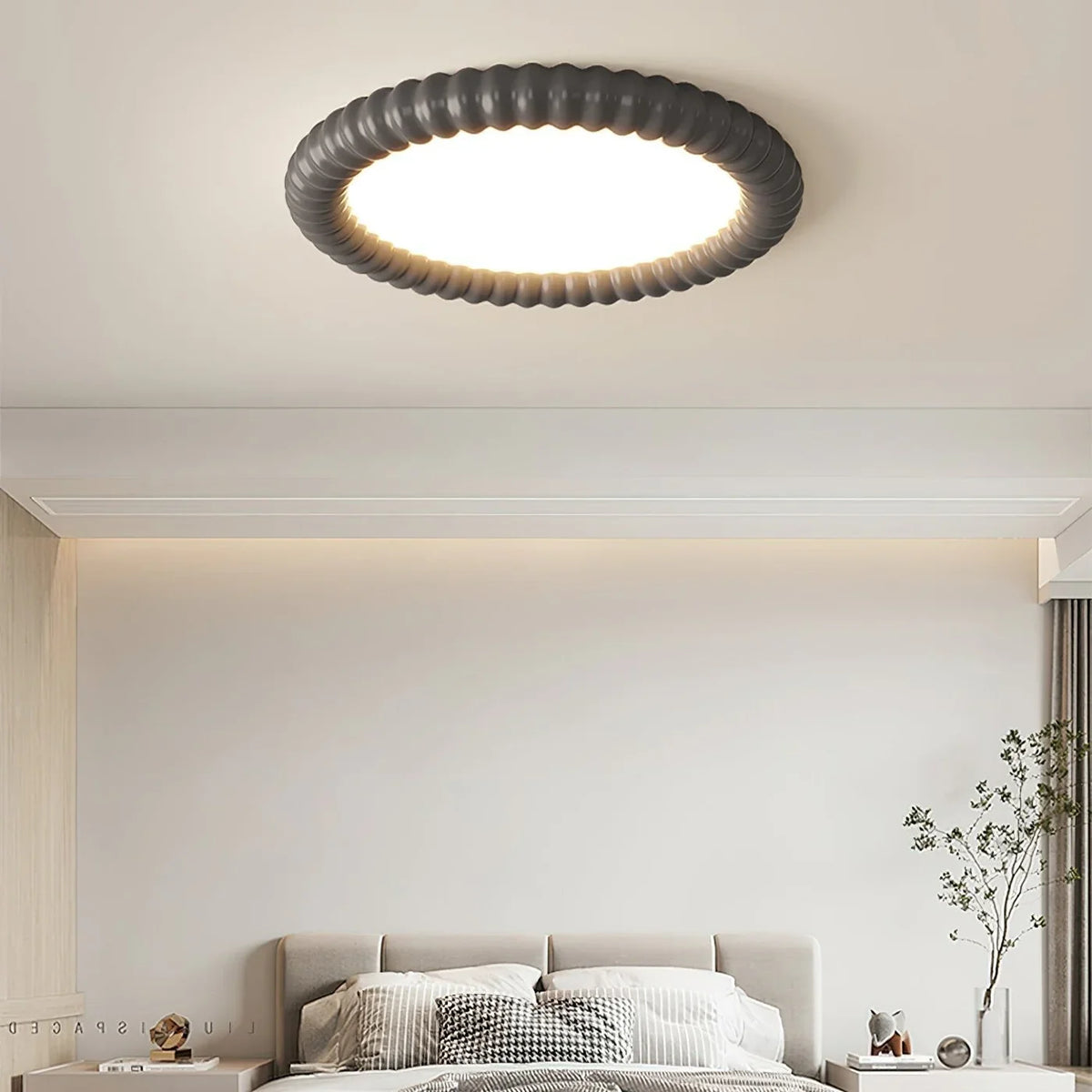 Moderne loftlampe med LED og dekorativ bølgeramme