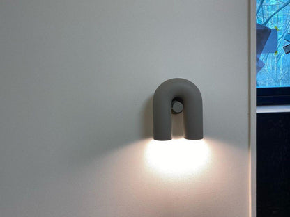 Bueformet LED-væglampe i moderne design
