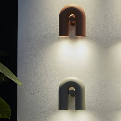 Bueformet LED-væglampe i moderne design