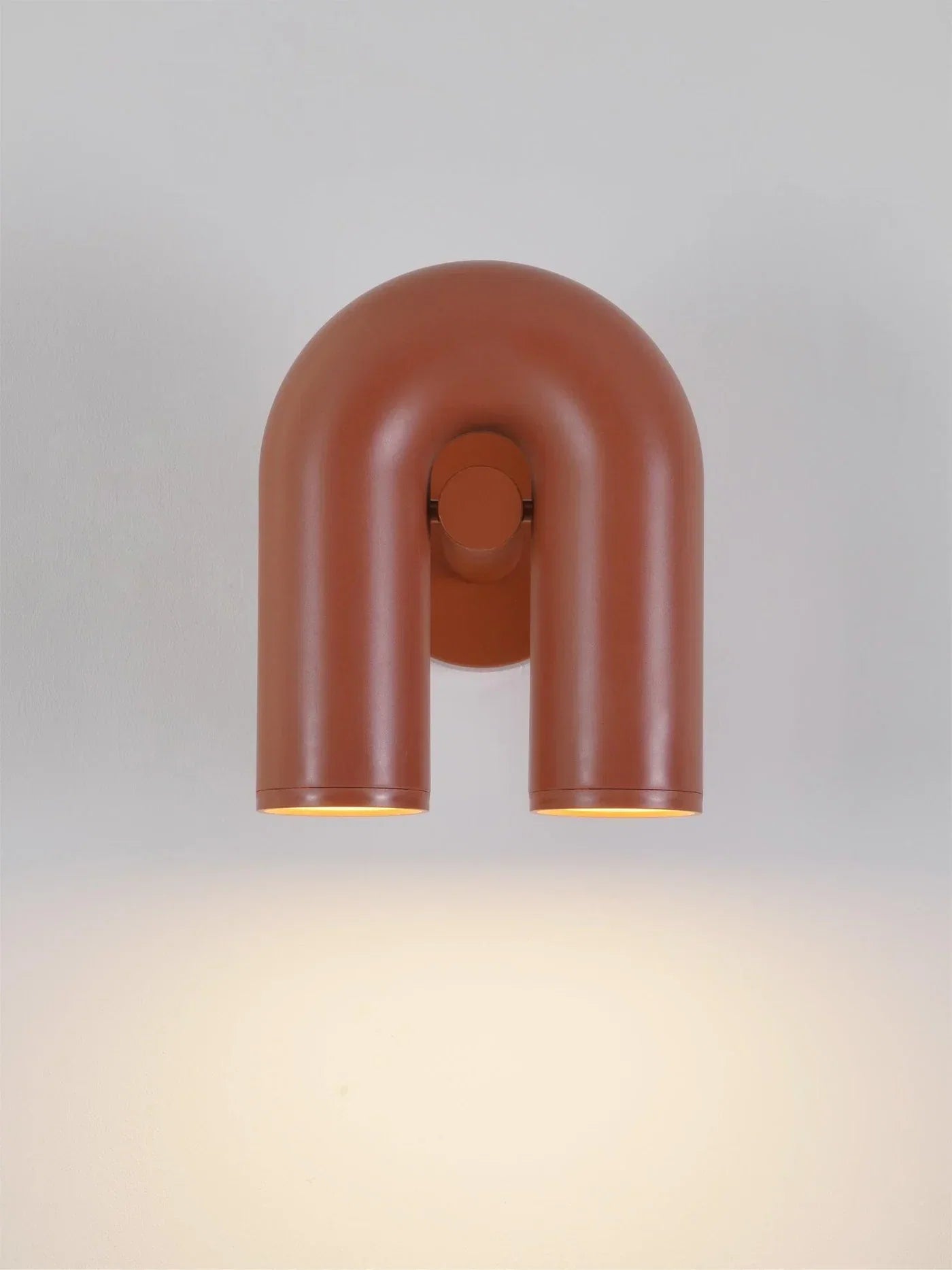 Bueformet LED-væglampe i moderne design