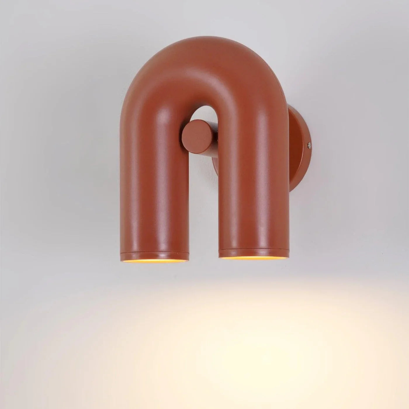 Bueformet LED-væglampe i moderne design