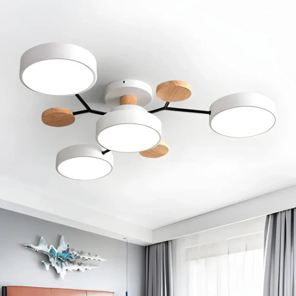 Moderne LED-loftlampe med flere arme og trædetaljer