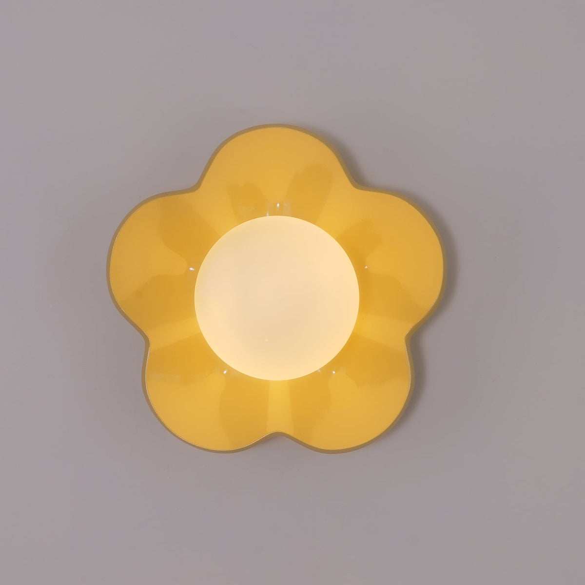 Blomstervæglampe med opalglasglobe - Lumzi