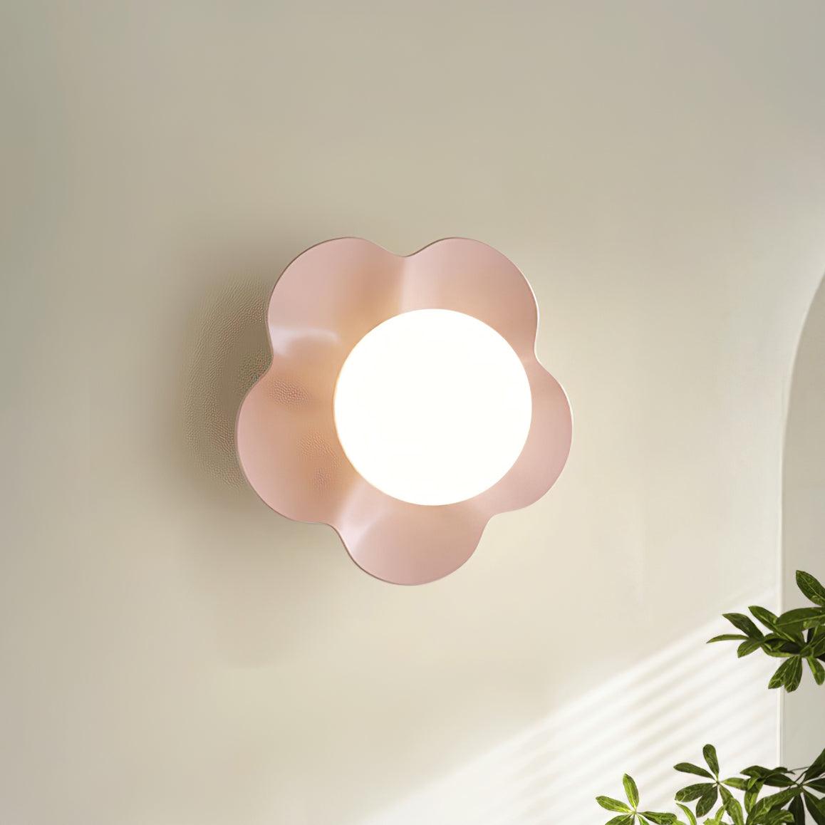Blomstervæglampe med opalglasglobe - Lumzi