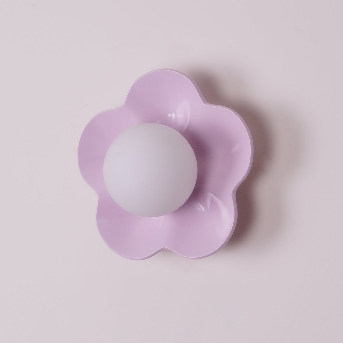 Blomstervæglampe med opalglasglobe - Lumzi