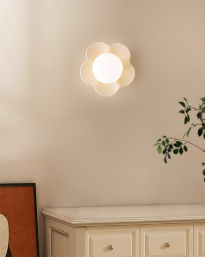 Blomstervæglampe med opalglasglobe - Lumzi