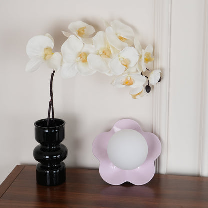 Blomstervæglampe med opalglasglobe - Lumzi