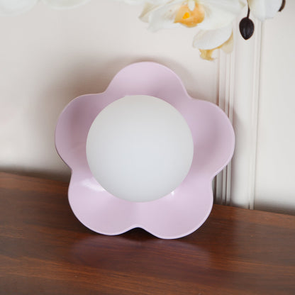Blomstervæglampe med opalglasglobe - Lumzi
