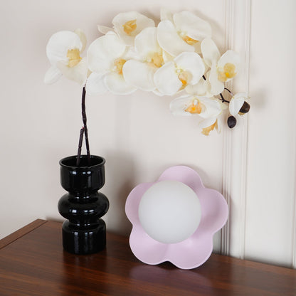 Blomstervæglampe med opalglasglobe - Lumzi