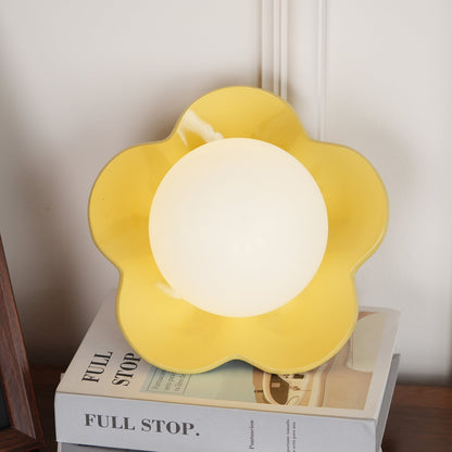 Blomstervæglampe med opalglasglobe - Lumzi