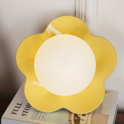 Blomstervæglampe med opalglasglobe - Lumzi