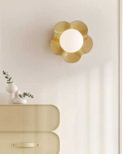 Blomstervæglampe med opalglasglobe - Lumzi