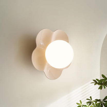 Blomstervæglampe med opalglasglobe - Lumzi