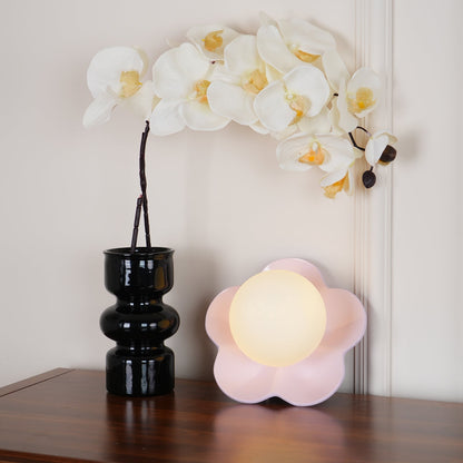 Blomstervæglampe med opalglasglobe - Lumzi