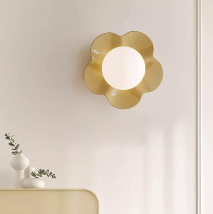 Blomstervæglampe med opalglasglobe - Lumzi
