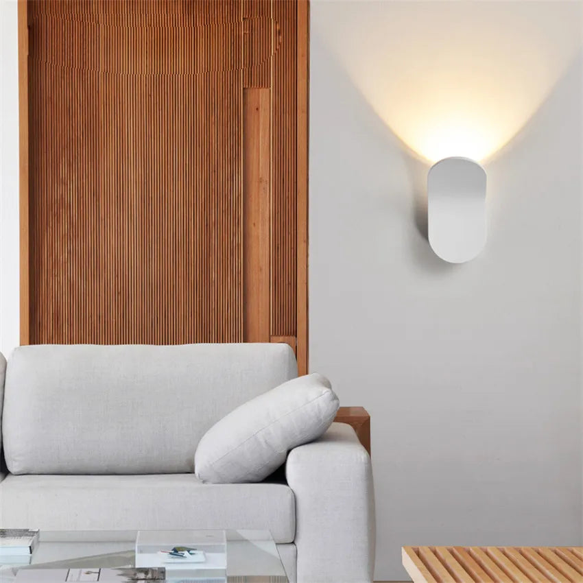 Moderne LED-væglampe med minimalistisk design