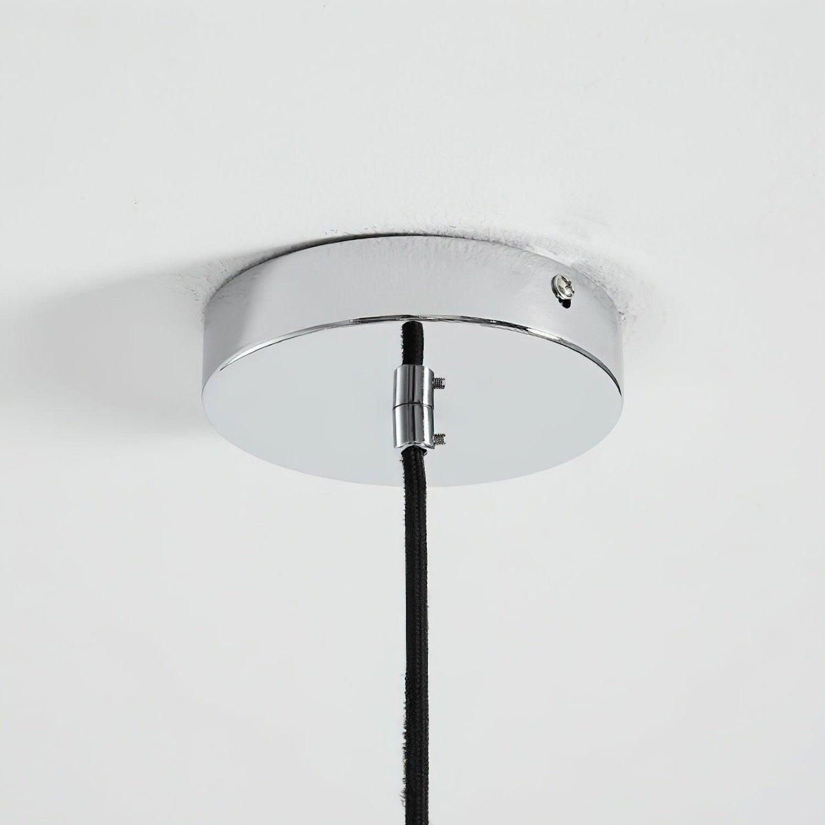 Lysekrone i akryl og opalglas med kronblade - Lumzi