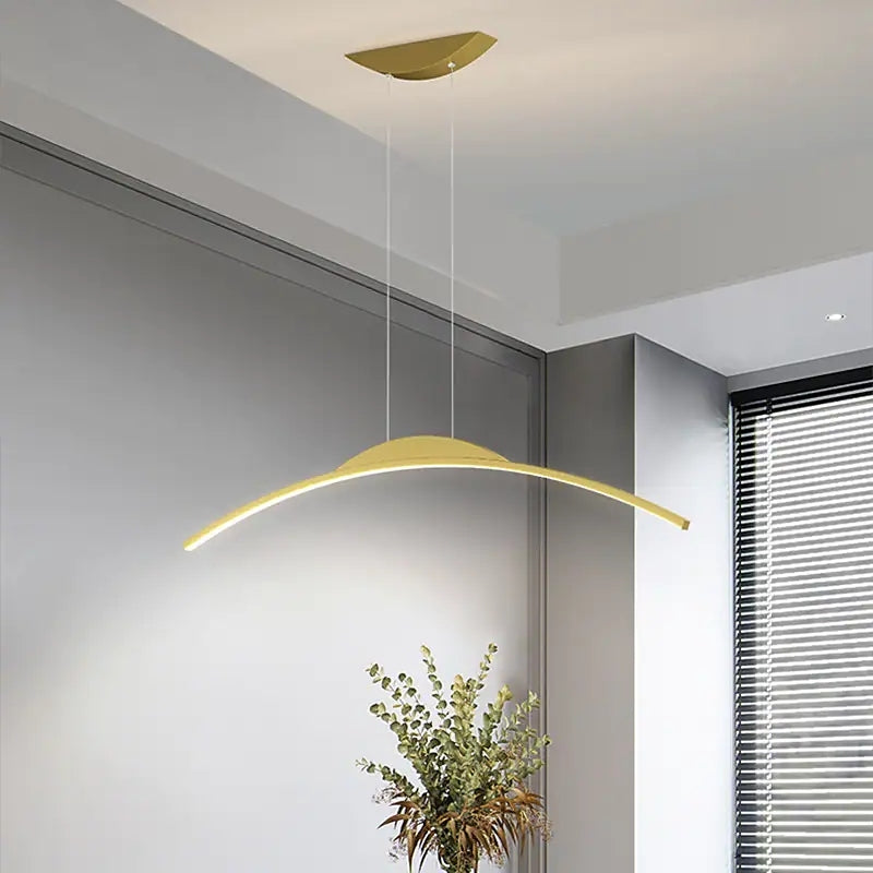 Buet lineær LED-pendel i metal - Lumzi