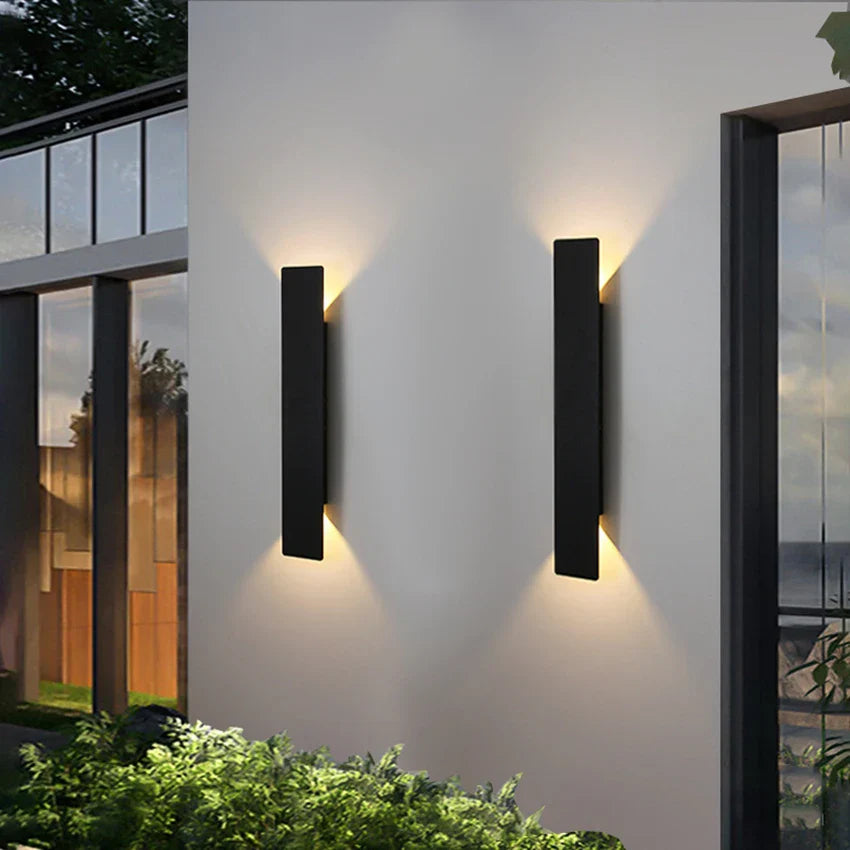 Udendørs LED-væglampe med op- og nedlys IP65