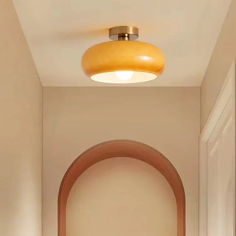 Pendellampe med opaliserende glasskærm – elegant retro Bauhaus-stil