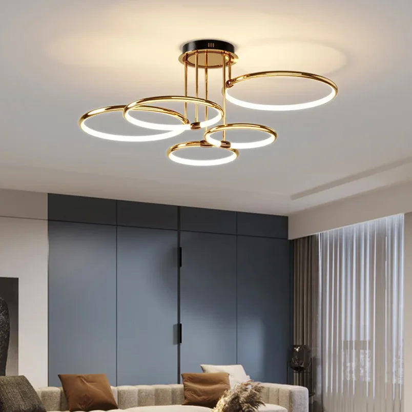 Moderne LED-lysekrone med geometriske ringe