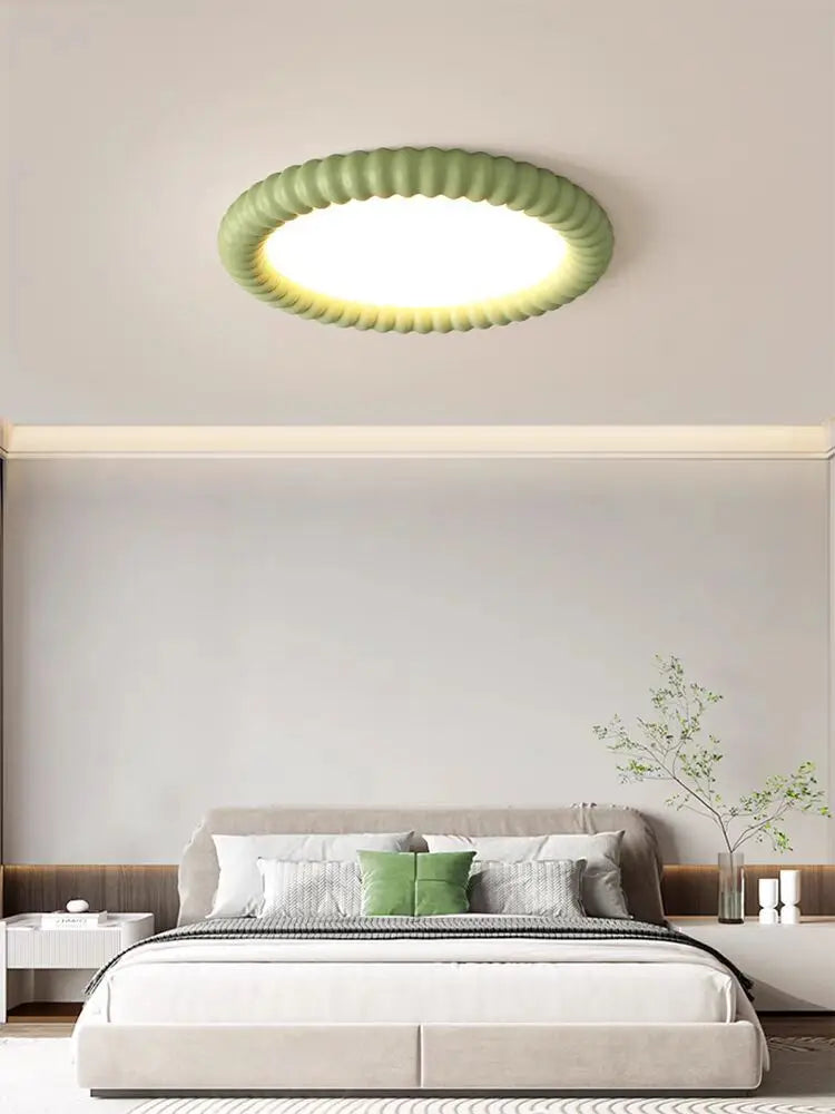 Moderne loftlampe med LED og dekorativ bølgeramme