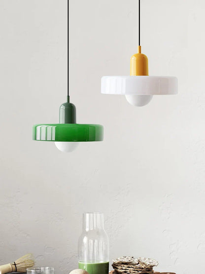 Bauhaus-pendellampe med farvet glasskærm