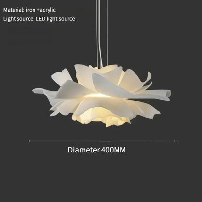 Lotus-pendellampe med lagdelt blomsterskærm