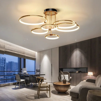 Moderne LED-lysekrone med geometriske ringe