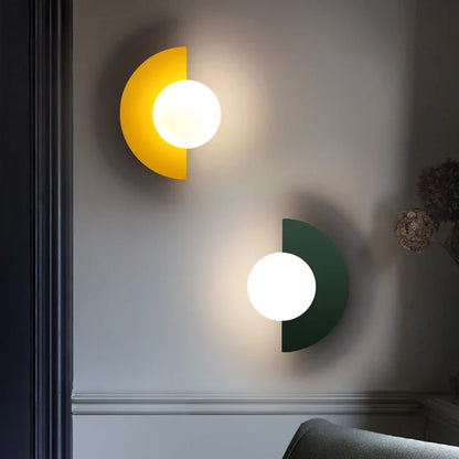 Geometrisk LED-væglampe med halvcirkel