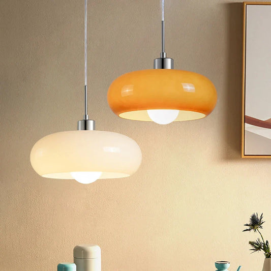 Pendellampe med opaliserende glasskærm – elegant retro Bauhaus-stil