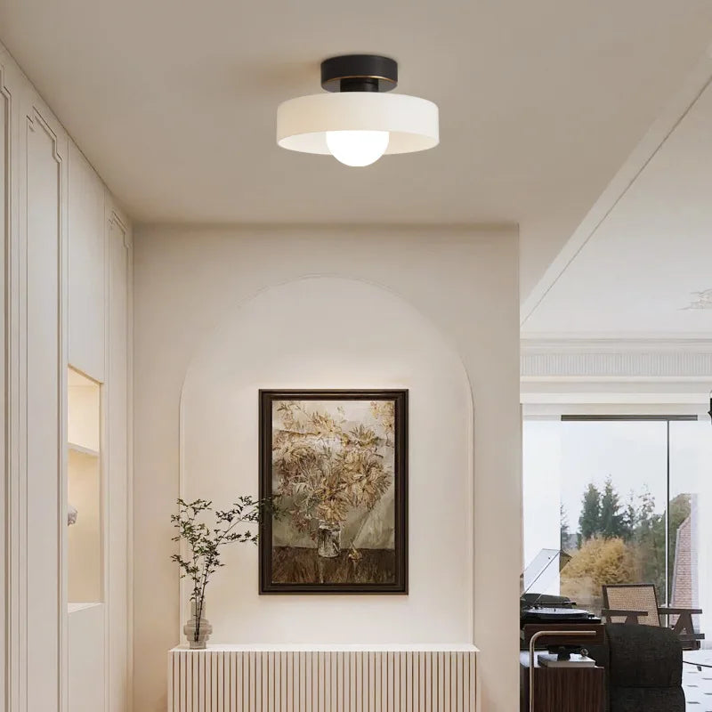 Rund flad LED-loftlampe i minimalistisk design