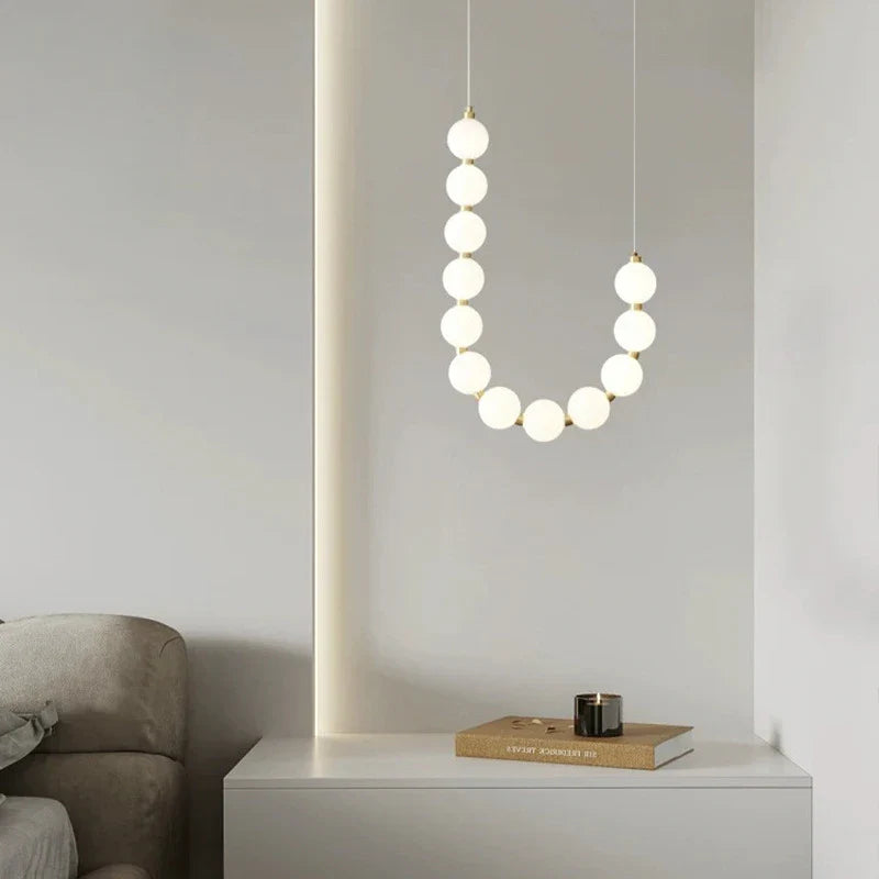 Moderne LED-pendellampe med lysende kuler – halskæde-design