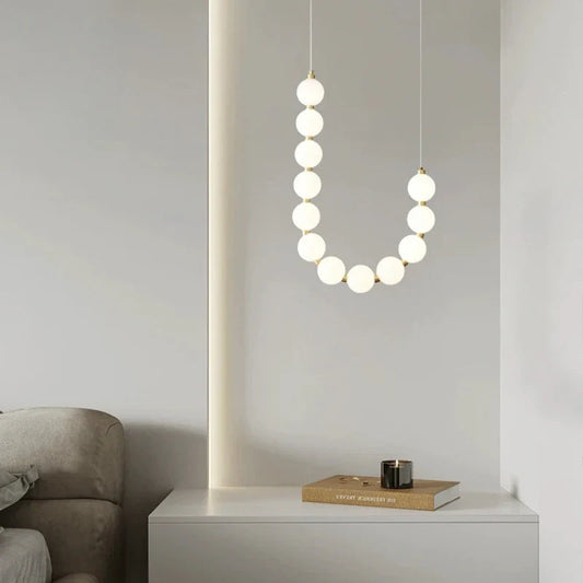 Moderne LED-pendellampe med lysende kuler – halskæde-design