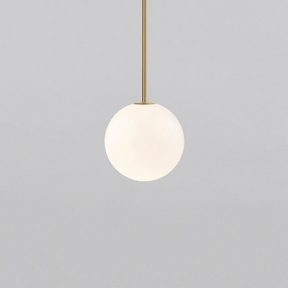 Kugleformet pendellampe med LED