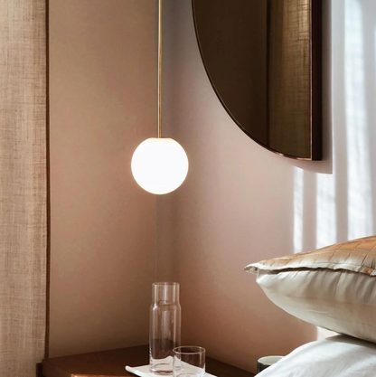 Kugleformet pendellampe med LED