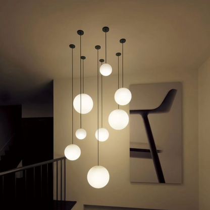 Kugleformet pendellampe med LED