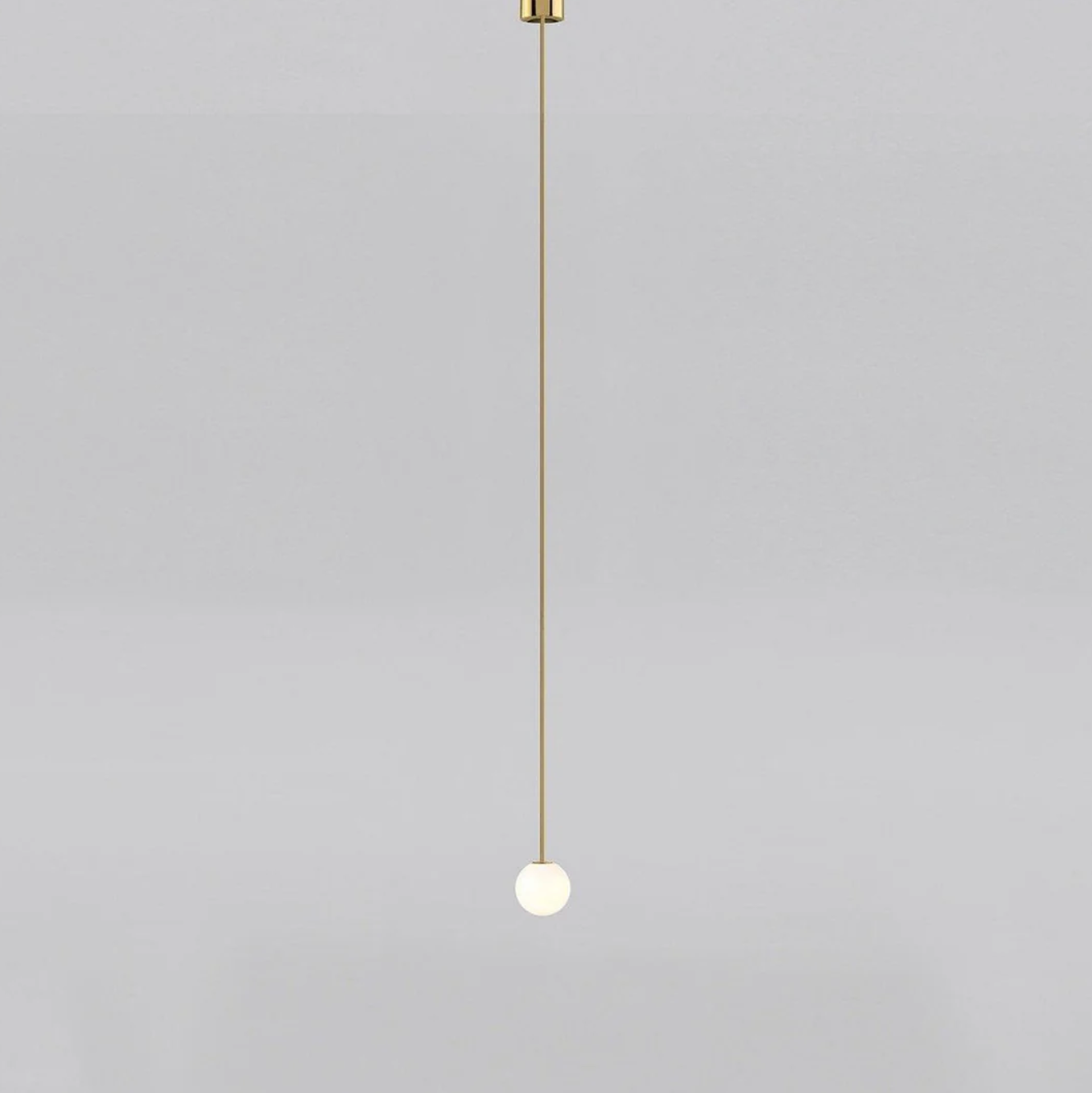 Kugleformet pendellampe med LED