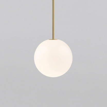 Kugleformet pendellampe med LED