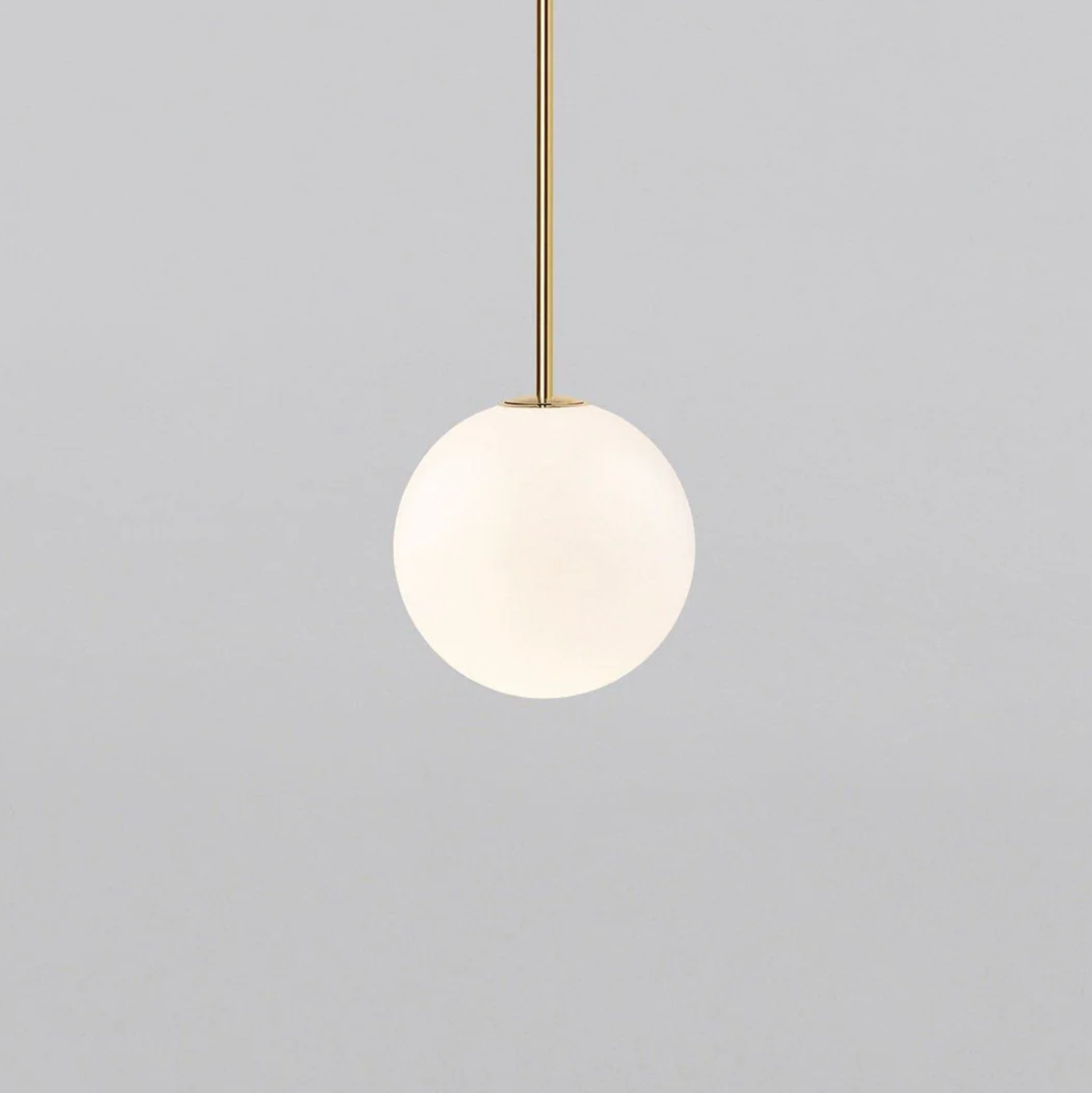 Kugleformet pendellampe med LED