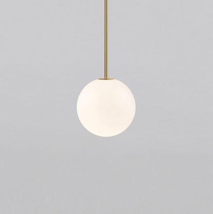 Kugleformet pendellampe med LED