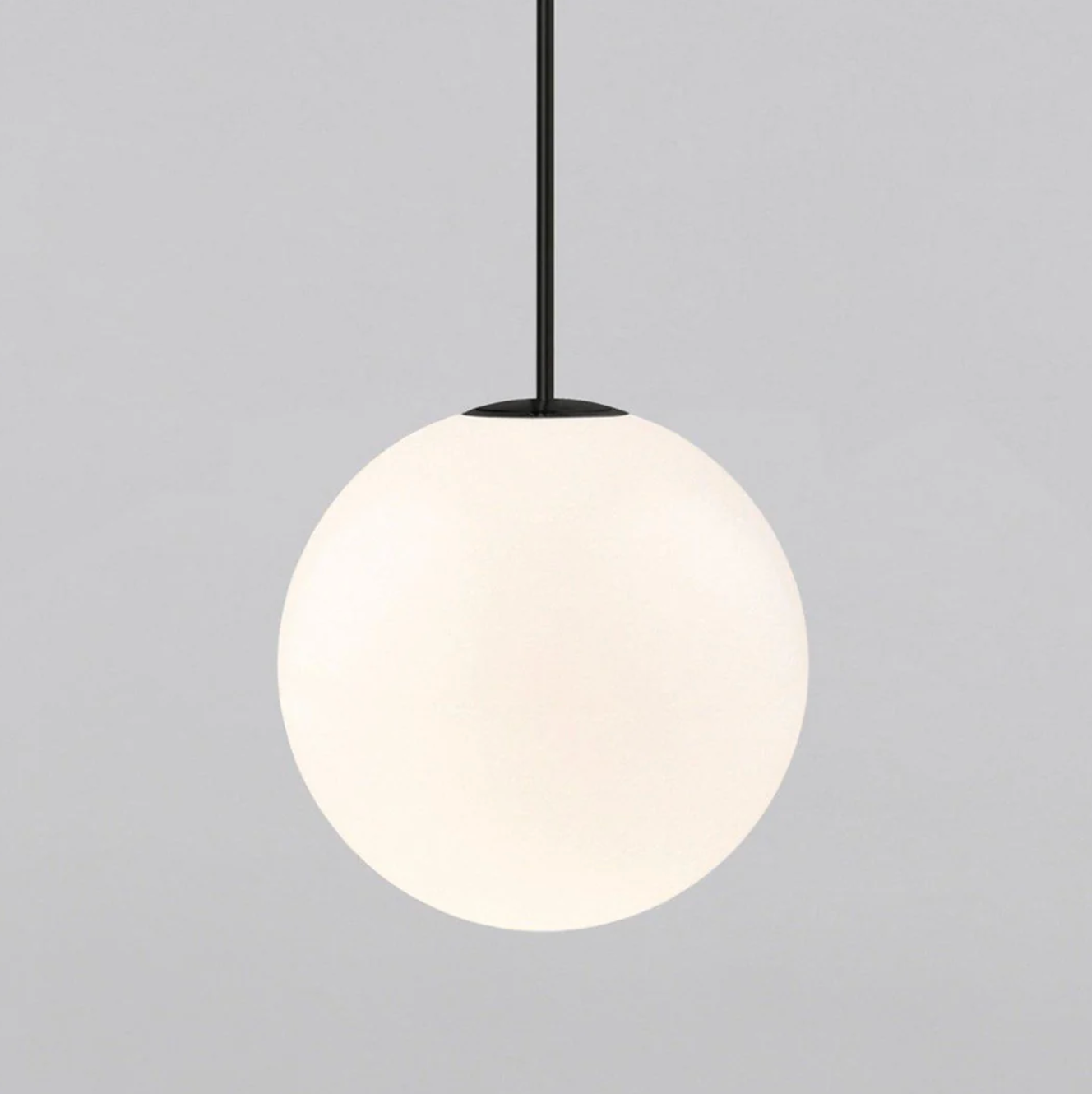 Kugleformet pendellampe med LED